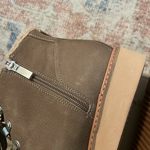 NWT-SoftWalk Women's Lace Up Boots, size 9 - Picture 9 of 13